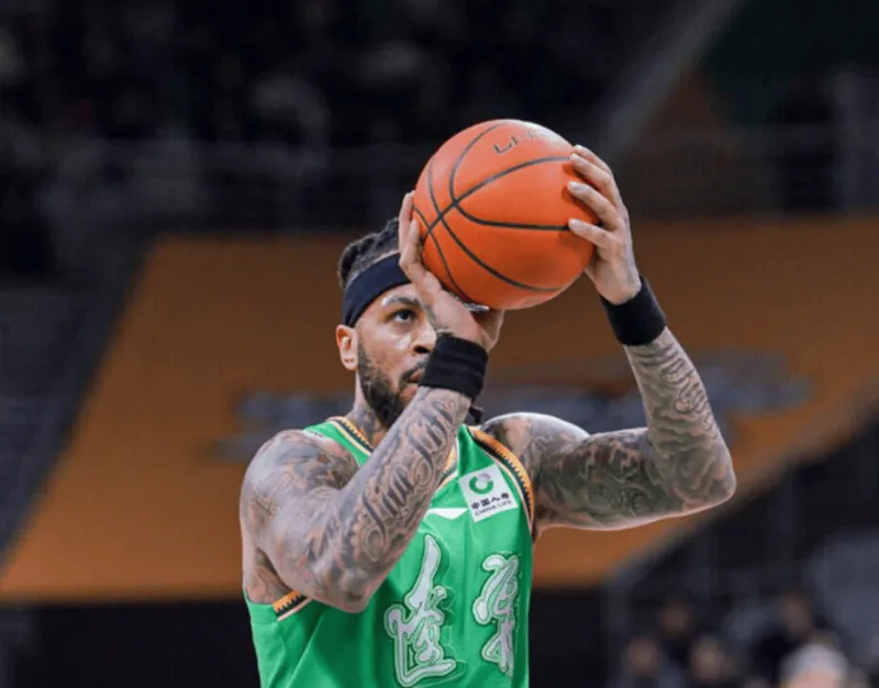 开云中国-莫兰德全场8中4，罚球8中3得到11分11篮板3助攻3抢断2盖帽